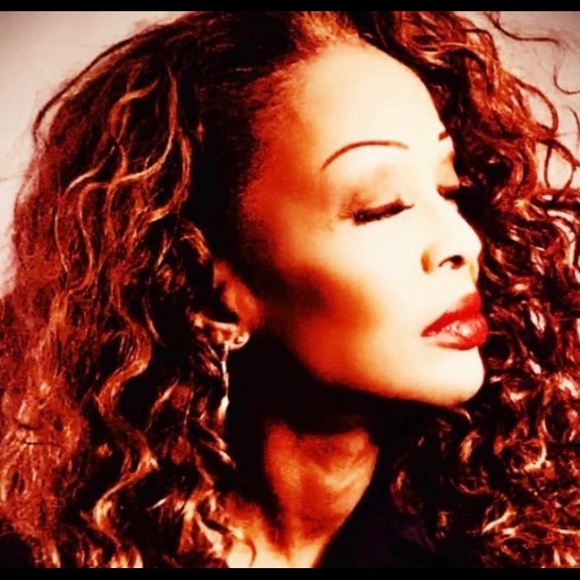 Meet your Posher, Dawn - Picture 2 of 2